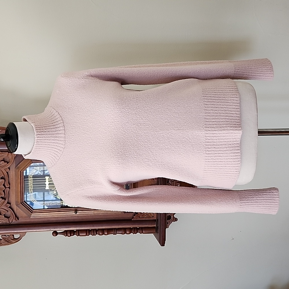 Philosophy Powder Pink Turtleneck Sweater - Classic Cozy Knit, M